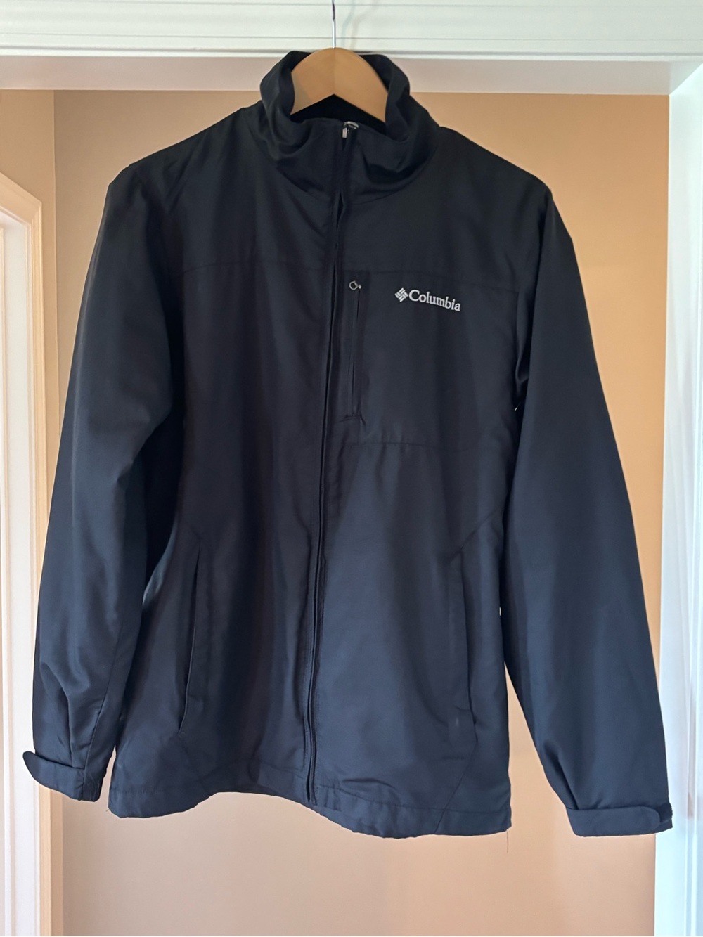 Columbia Men's Black Lightweight Softshell Jacket